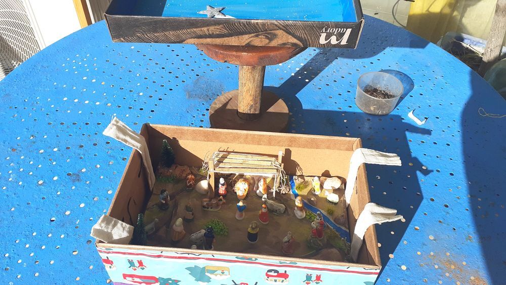 Cr&egrave;che de No&euml;l avec figurines en c&eacute;ramique dim 30x19cm dans Décoration