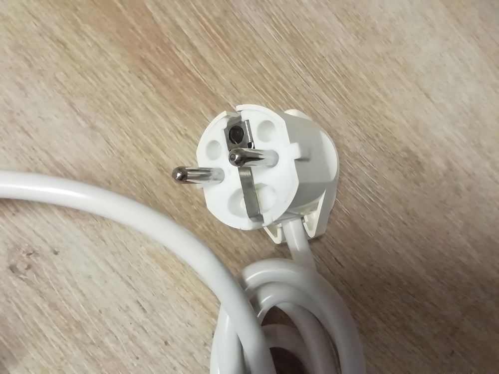 LEGRAND bloc neuf carr&eacute; 4 prises avec voyant secteur Bricolage