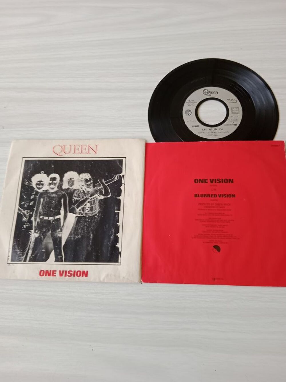 45 tours QUEEN One vision CD et vinyles