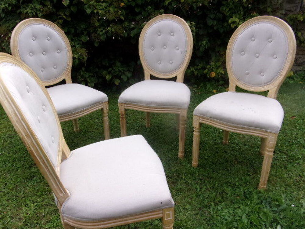 LOT DE CHAISES TYPE LOUIS XVI Décoration