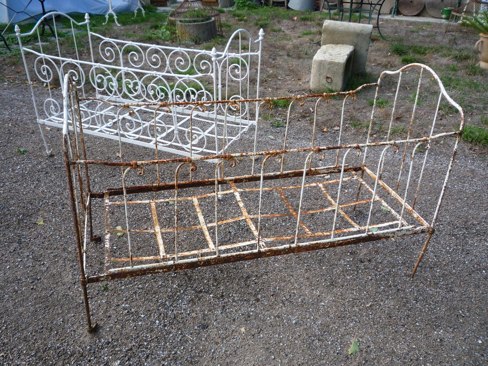 Lit b&eacute;b&eacute; fer forg&eacute; ancien canap&eacute; banquette jardin Meubles