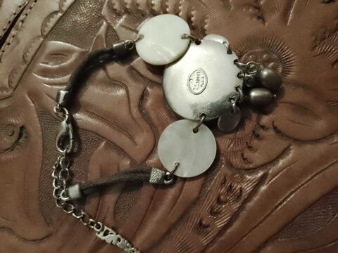 bracelet blanc/vert T Street. 11 Carqueiranne (83)