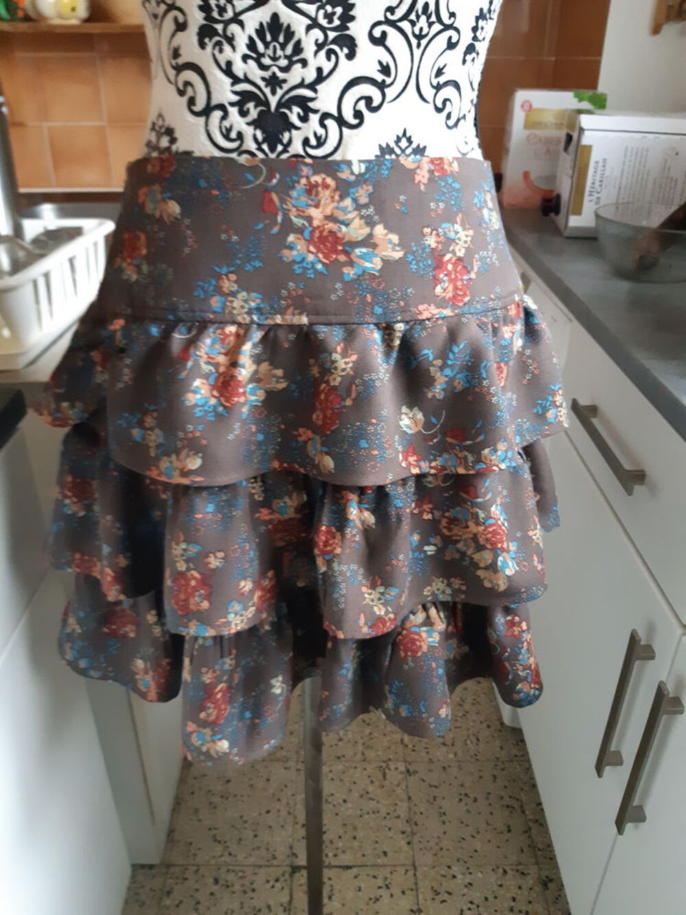 jupe a volants fleuries CAMAIEU T 38
Vêtements