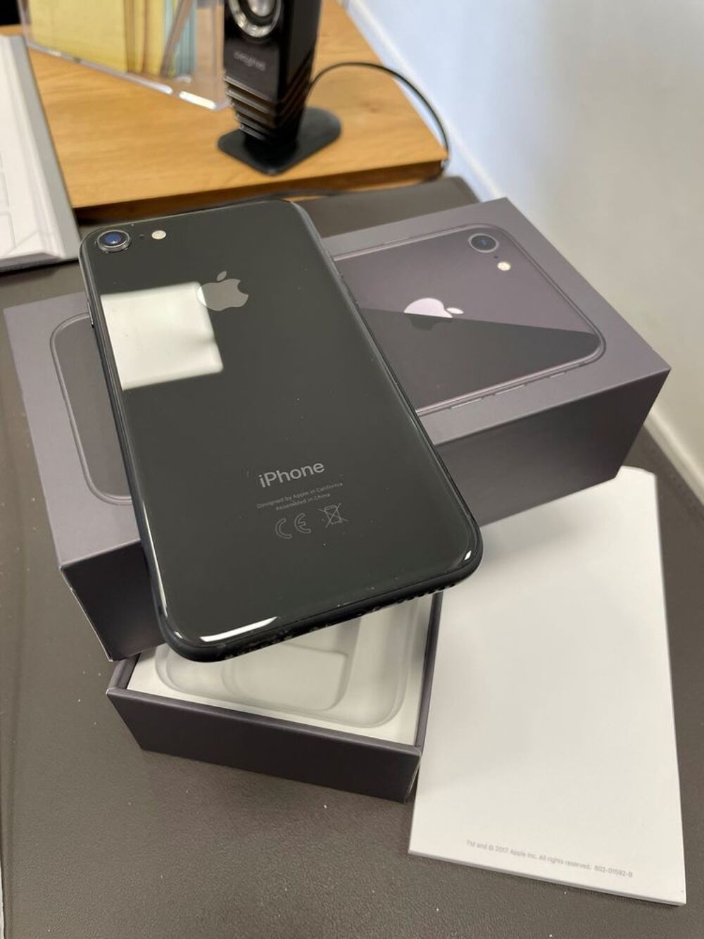 iPhone 8 64 GB Gris Sid&eacute;ral Téléphones et tablettes