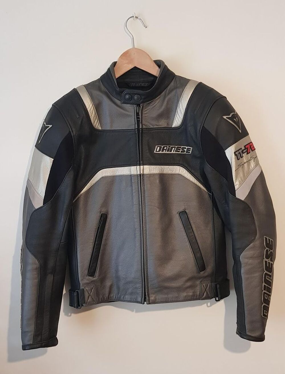 Blouson moto cuir Dainese Vêtements