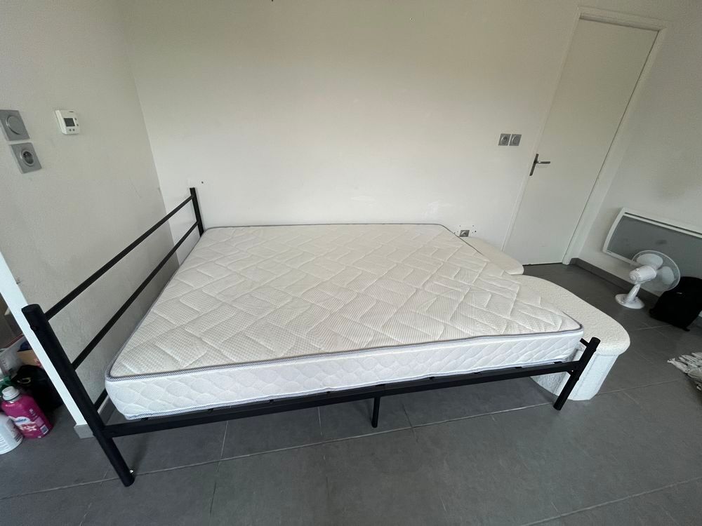 Matelas + sommier en tr&egrave;s bon &eacute;tat Meubles