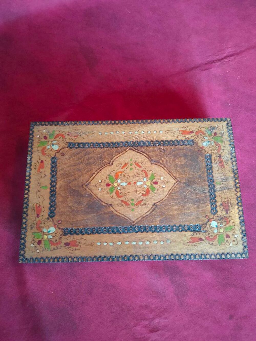 Ancienne boite en bois marquet&eacute;e Décoration