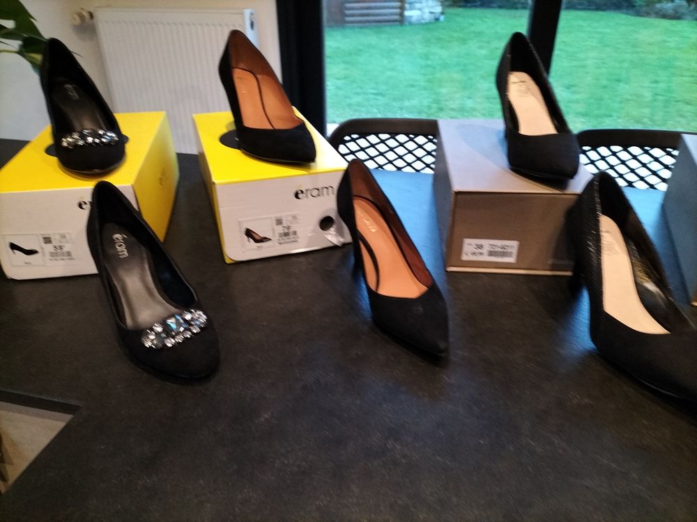 escarpins noirs et robes Chaussures