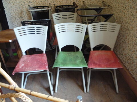 Chaise design moderniste
Le lot de 13 ou à l'unité
35€ pièce 35 Castres (81)