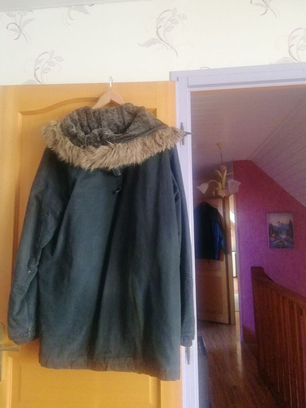 Manteau doubl&eacute; avec capuche fourr&eacute;e taille L Vtements