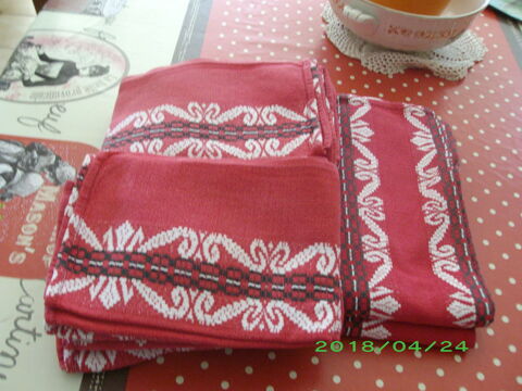 nappe + 12 serviettes rouge et blanc dcor basque 20 Tours (37)