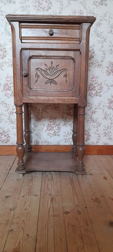 Table de chevet. 5 Saint-Philbert-de-Grand-Lieu (44)