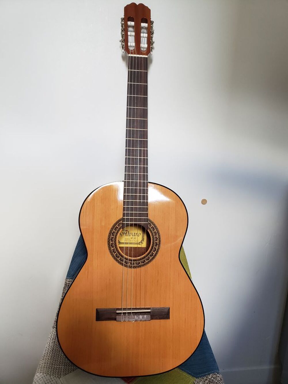 GUITARE CLASSIQUE Instruments de musique