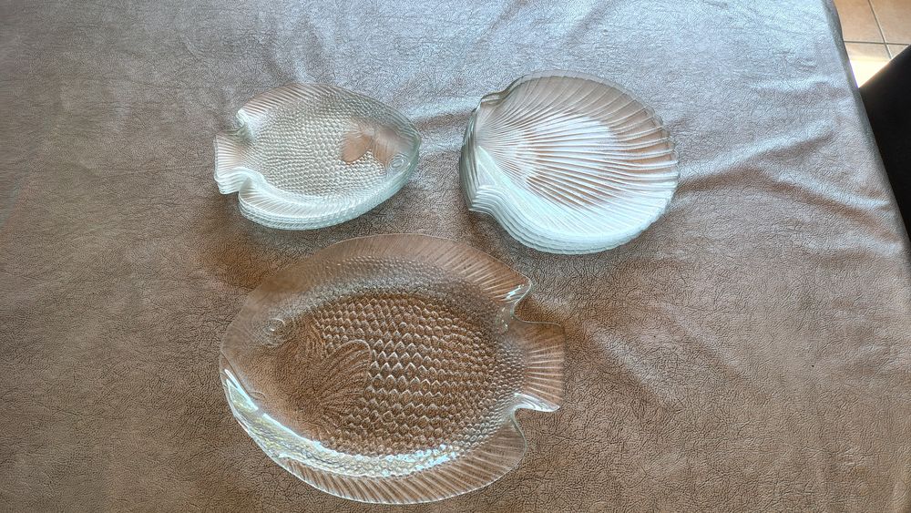 Service &agrave; poissons 12 assiettes duo avec un plat Cuisine