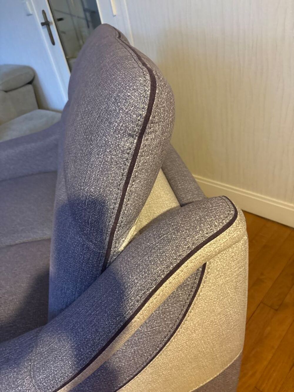 Canap&eacute; et fauteuil
L'un ou l'autre ou les 2 Meubles