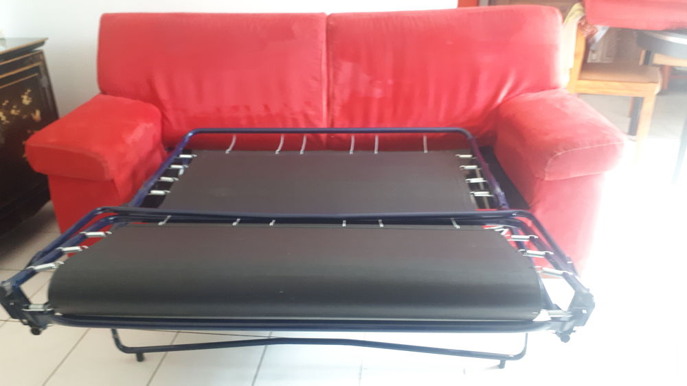  canap&eacute; 3 places en tissu micro fibre 
Meubles