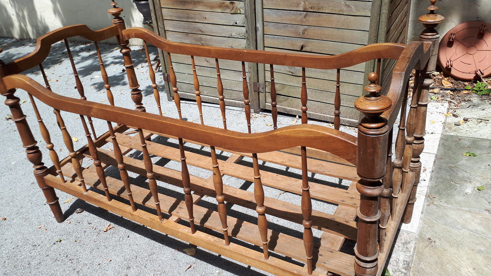 LITT B&Eacute;B&Eacute; ANCIEN EN NOYER L140 x l 60 Meubles