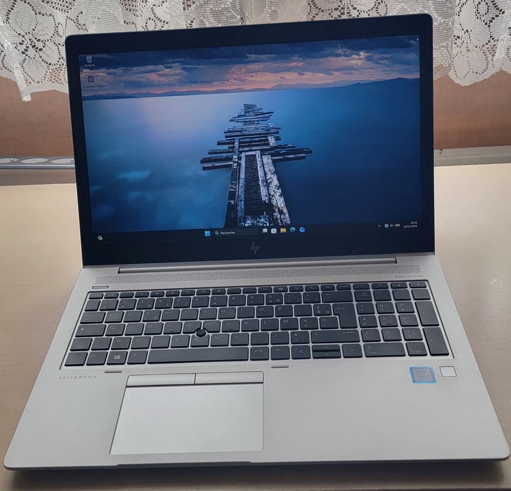 HP EliteBook 850 G5 i5/16Go/256Go SSD/Windows 11 Pro Matériel informatique