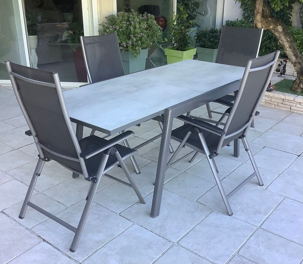 TABLE &amp; FAUTEUILS DE JARDIN Meubles
