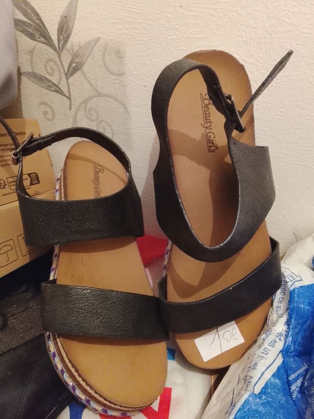 Bjr.mme.melle.je..2.paires.de.chaussures.poitiure,&eacute;tat. Chaussures