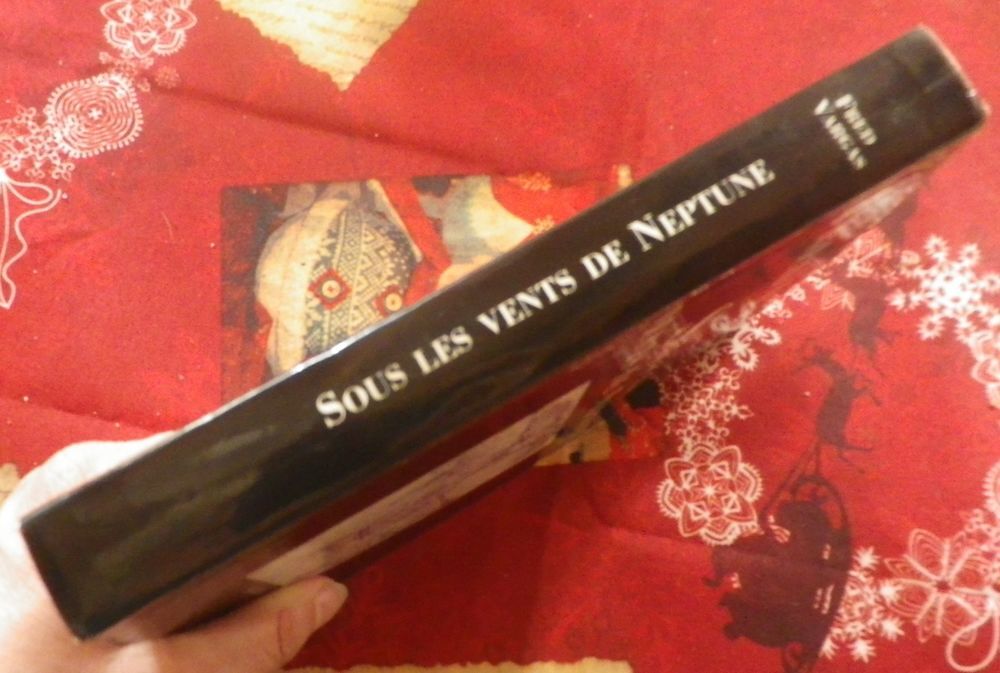 SOUS LES VENTS DE NEPTUNE de Fred VARGAS Ed. Le Grand Livre Décoration