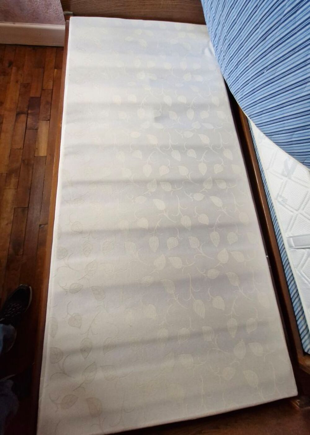 Matelas &agrave; ressort et son sommier lit 1 personne Meubles