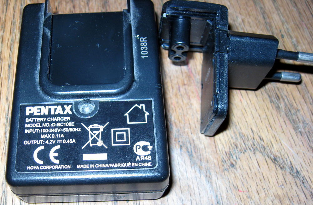 chargeur Pentax D-BC108E. Photos/Video/TV
