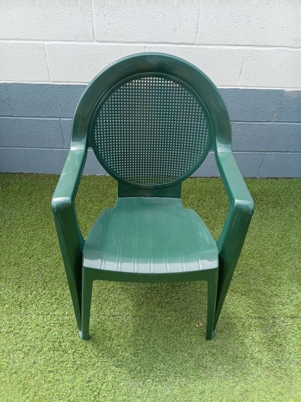 ensemble de jardin une table ronde &amp; 4 fauteuils Meubles