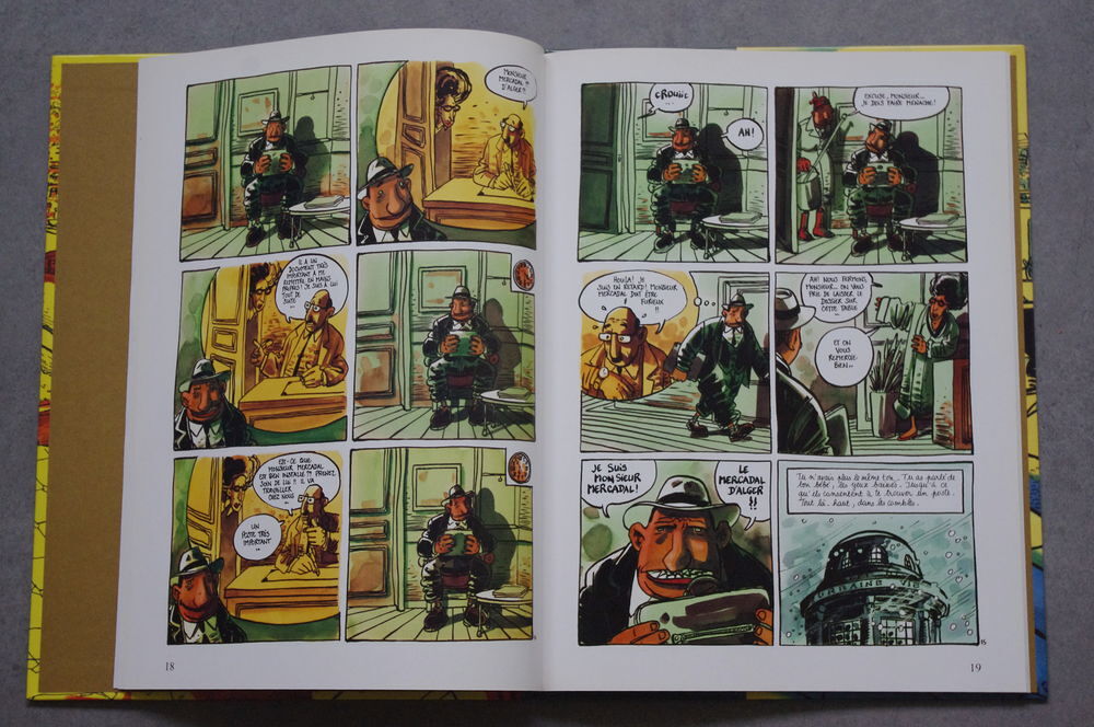 2 BD " Y a un bug " et " L&agrave;-bas " Livres et BD