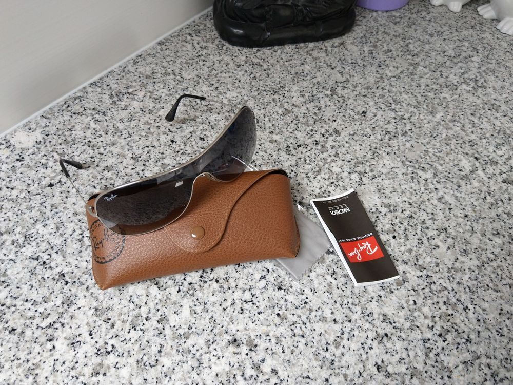 Lunettes de soleil Ray Ban
Bijoux et montres