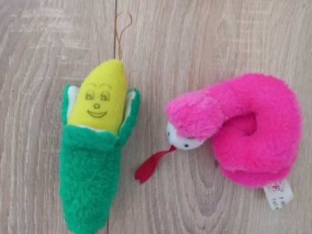Lot de 2 petites peluches une banane verte et un serpent ros Jeux / jouets