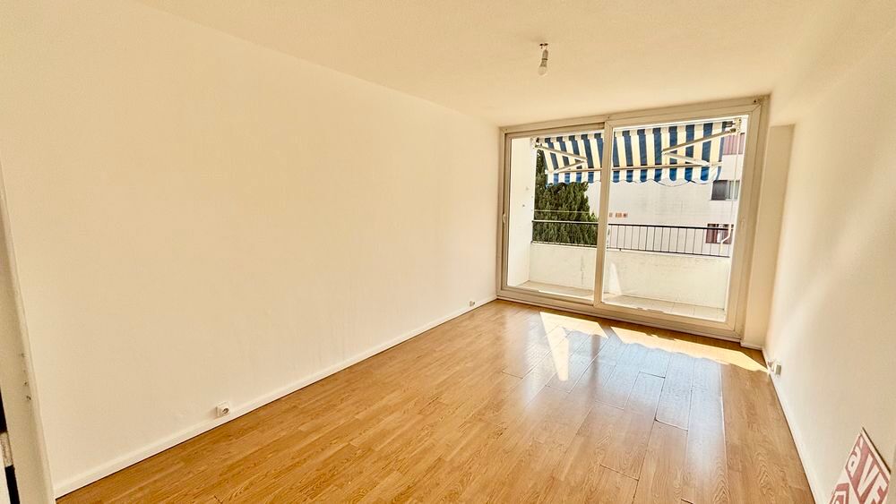 Vente Appartement 3P traversant en angle avec balcon, garage & parking Grasse