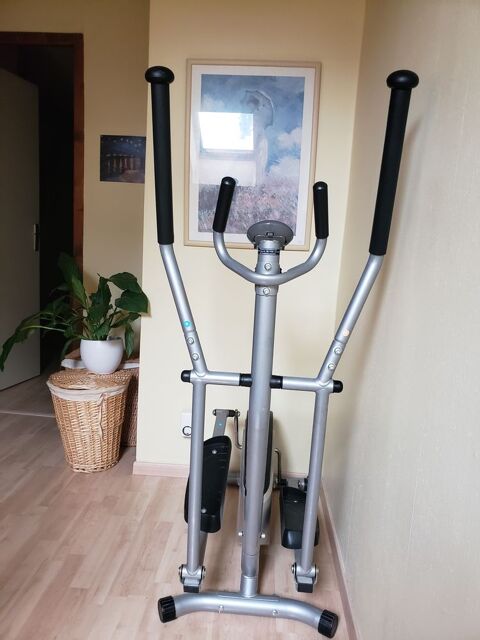 Velo elliptique de marque DOMYOS  modle  VE 120. 
70 Poisy (74)