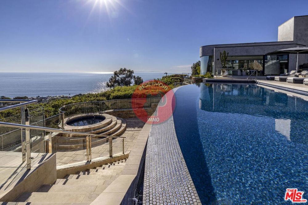 Maison 15 pièces 1180 m² · à Dépt. · 1 180 m² · 22 800 000 €