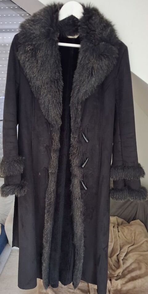 Magnifique manteau d'hiver en parfait tat. 
Port deux fois 19 Lanton (33)