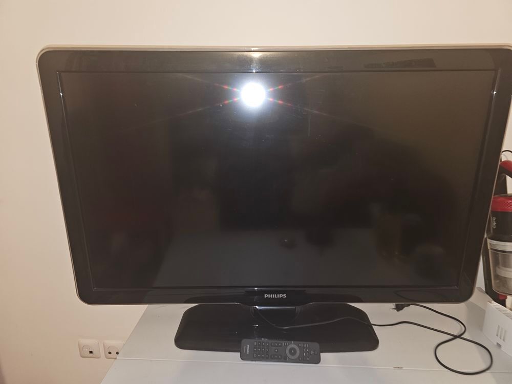 Tv Philips + t&eacute;l&eacute;commande Electroménager