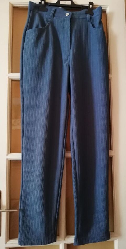 Pantalon femme. 10 Asni�res-sur-Seine (92)