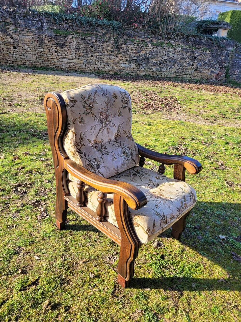 Table / Fauteuil / Meuble Meubles