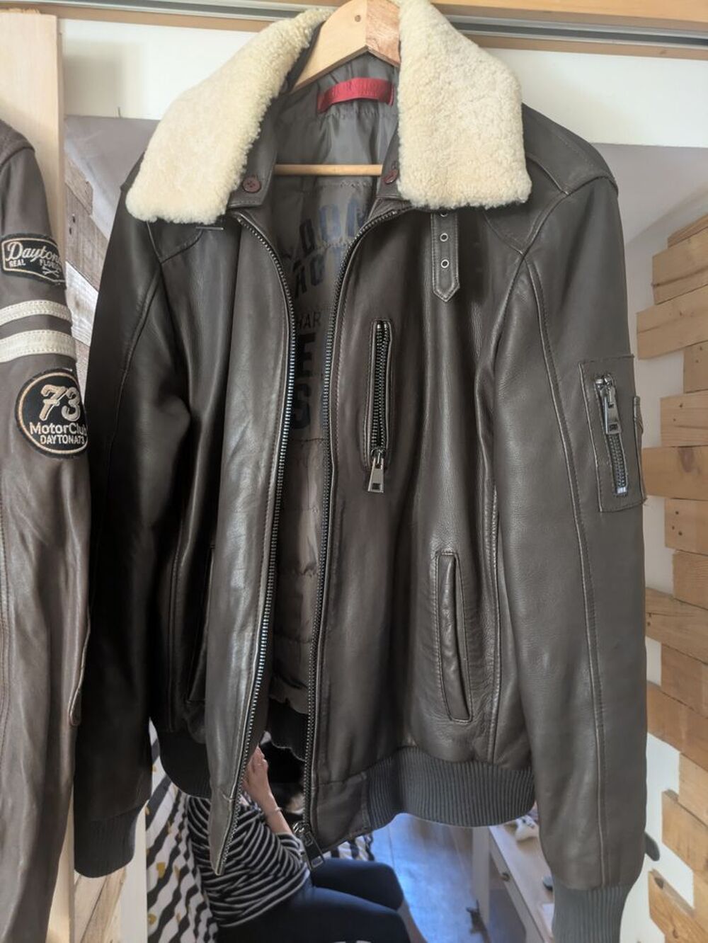 blouson en cuir &eacute;tat neuf acheter 350 euros Vêtements