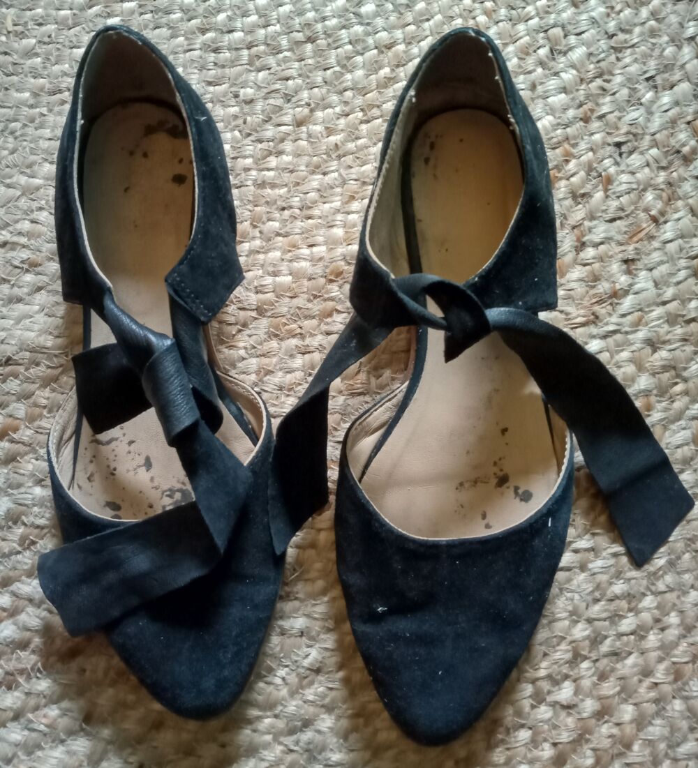 Chaussure noire plate &agrave; lacets - taille 40 Chaussures