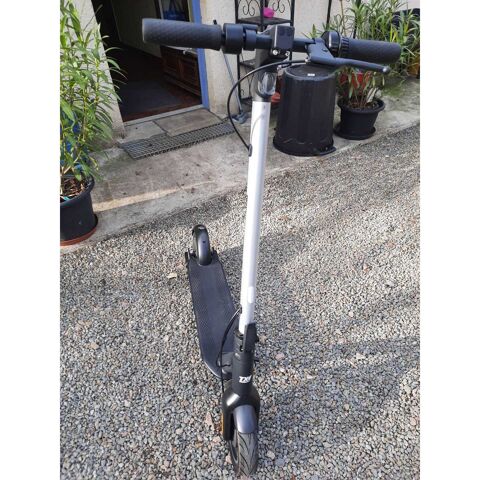 trottinette lectrique neuve dans son carton d origine 280 Gannat (03)