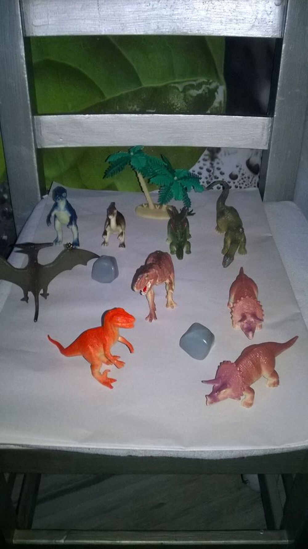Jouet ANIMAL WORLD
33 Dinosaures et autres
Excellent etat
Jeux / jouets