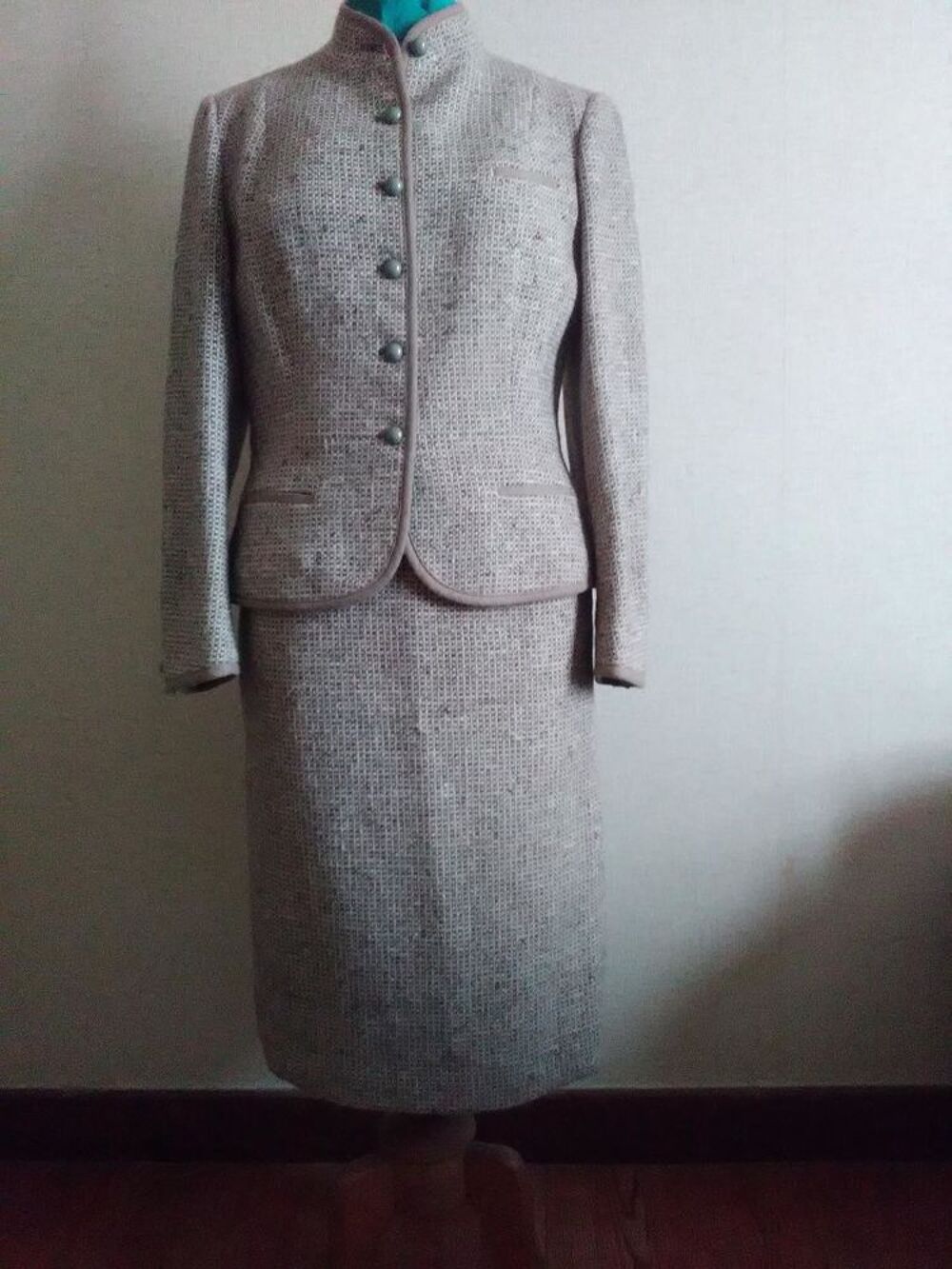 Tailleur femme "Gaston Jaunet" Beige chin&eacute; Vêtements