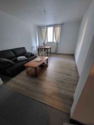  Appartement à louer 3 pièces 50 m²