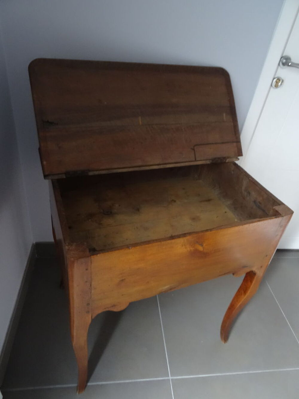 Meuble &quot;RESERVE A PAINS ANTIQUAIRE 18 &egrave;me RARE Meubles