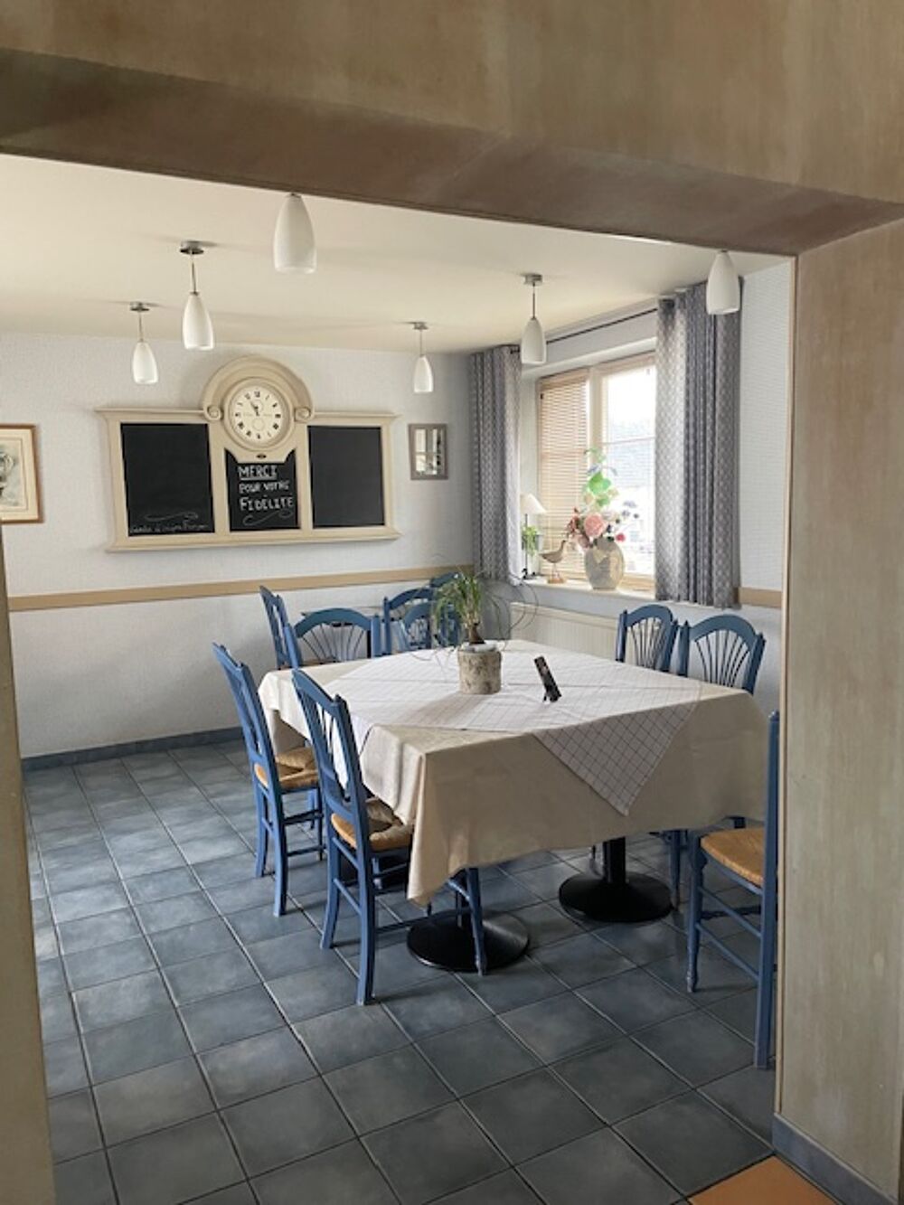 LOT de 18 TABLES RESTAURANT Meubles