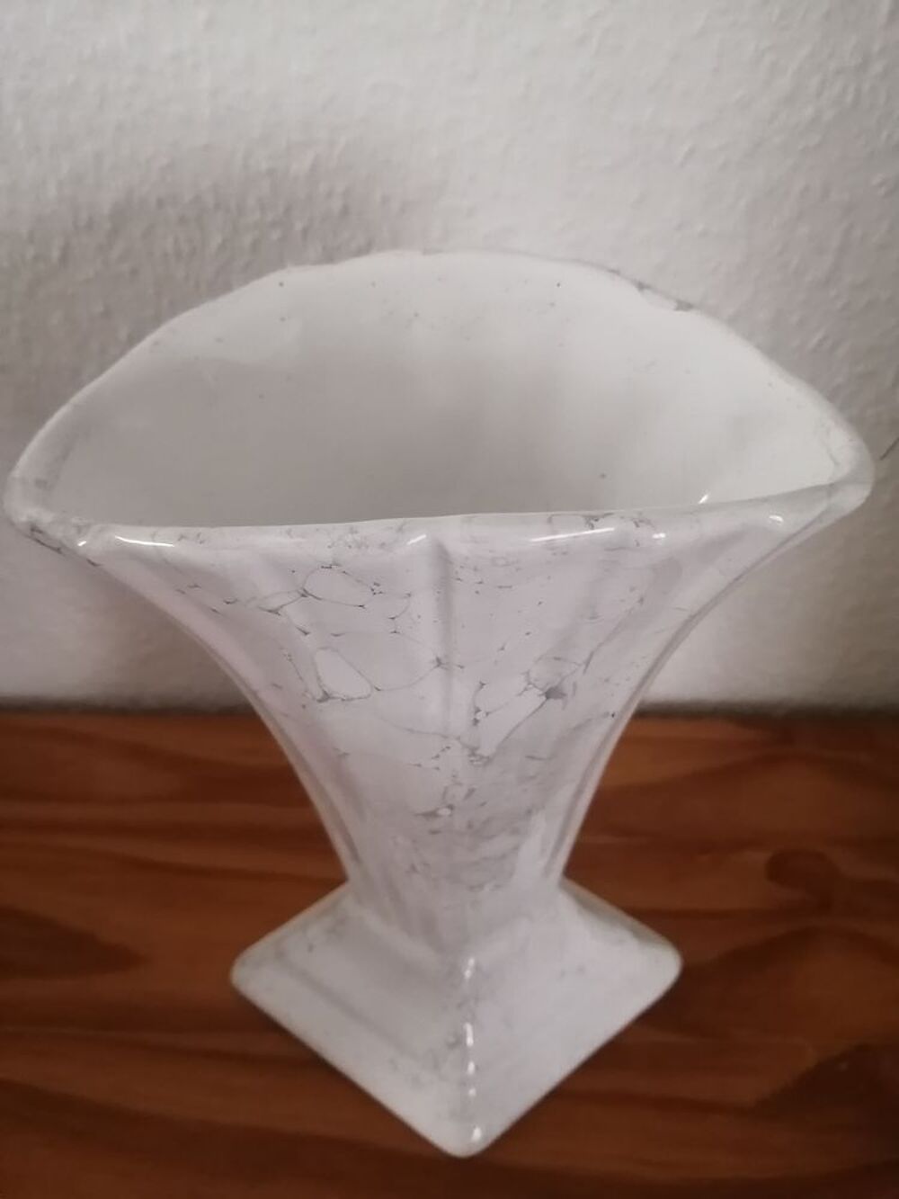 Vase style Art d&eacute;co "coquillage" imitation marbre blanc Décoration