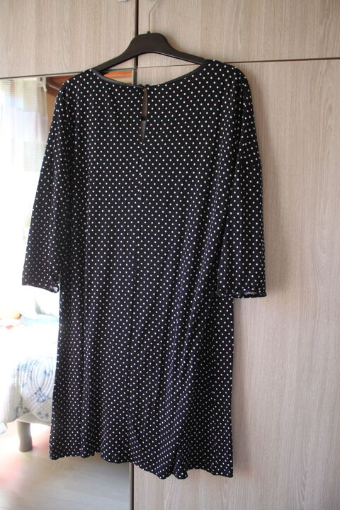 Robe noire  petits pois Kiabi taille L
5 Monceaux (60)