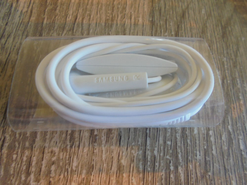 Ecouteurs SAMSUNG 526&deg; Téléphones et tablettes