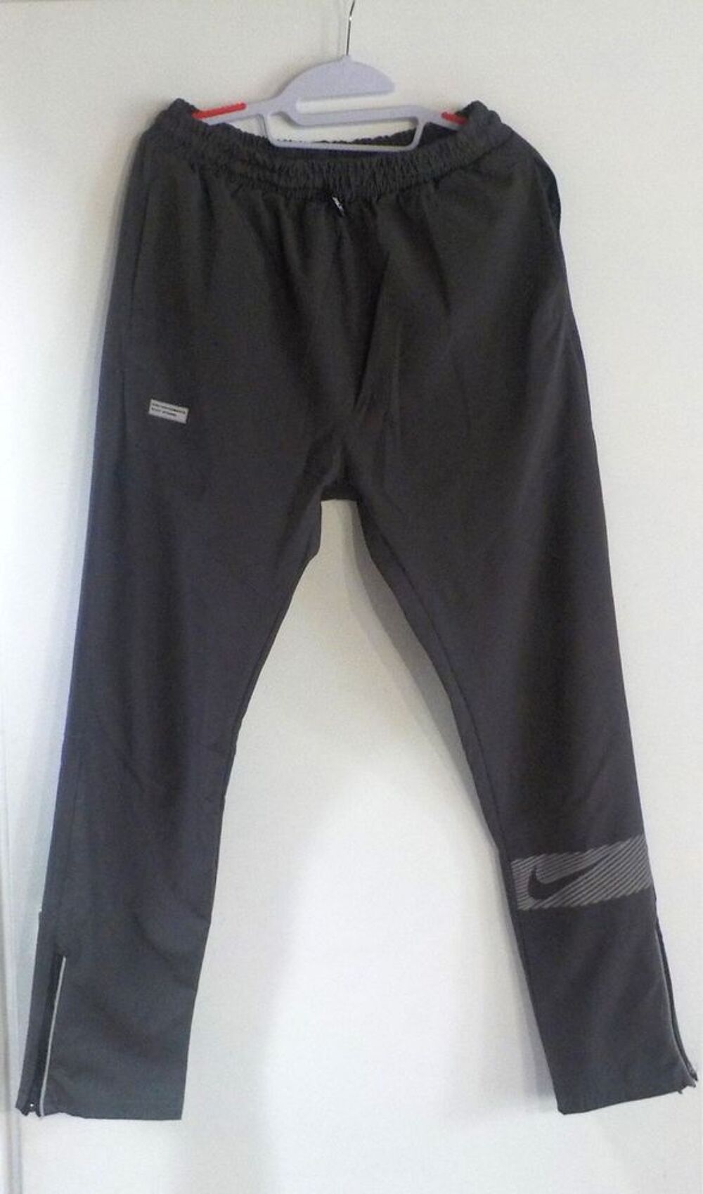 PANTALON JOGGING GRIS FONCE NIKE DRI-FIT TAILLE L Vêtements